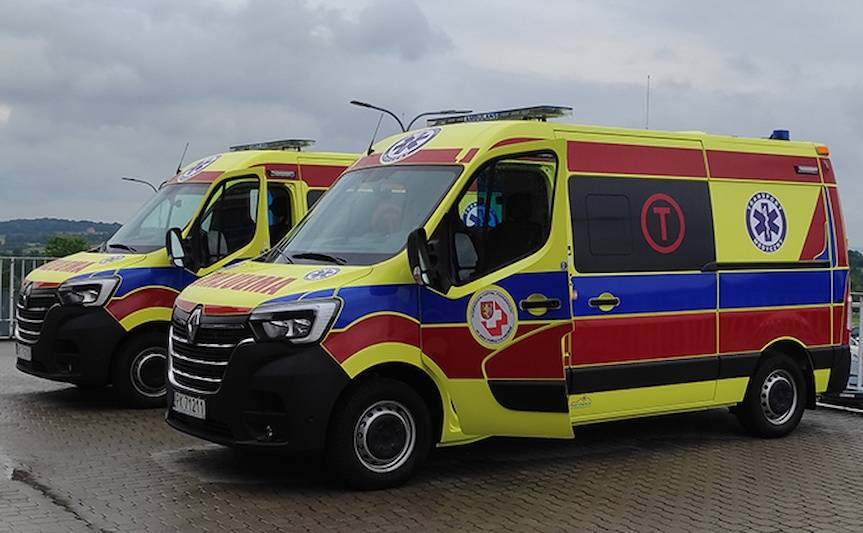 Nowe karetki transportowe w krośnieńskim szpitalu