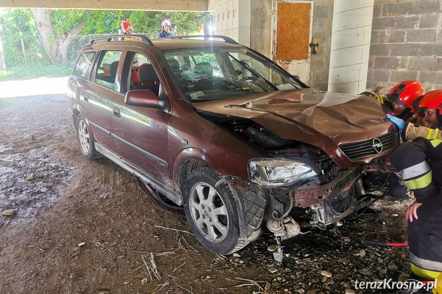 Pijany kierowca spowodował kolizję, po czym uciekł z miejsca zdarzenia