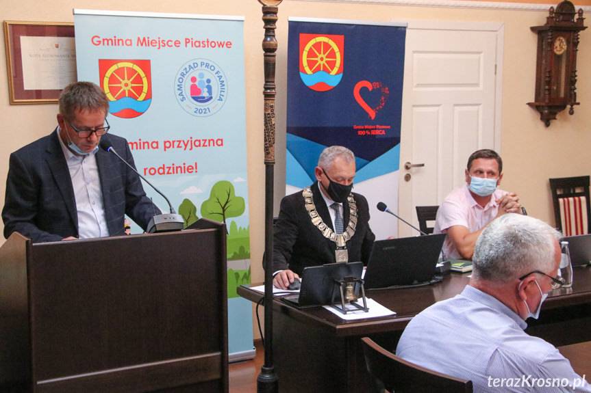 Protest przeciwko budowie dużych farm fotowoltaicznych w gminie Miejsce Piastowe