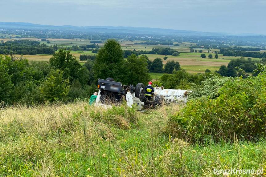 W Odrzykoniu cysterna wypadła z drogi