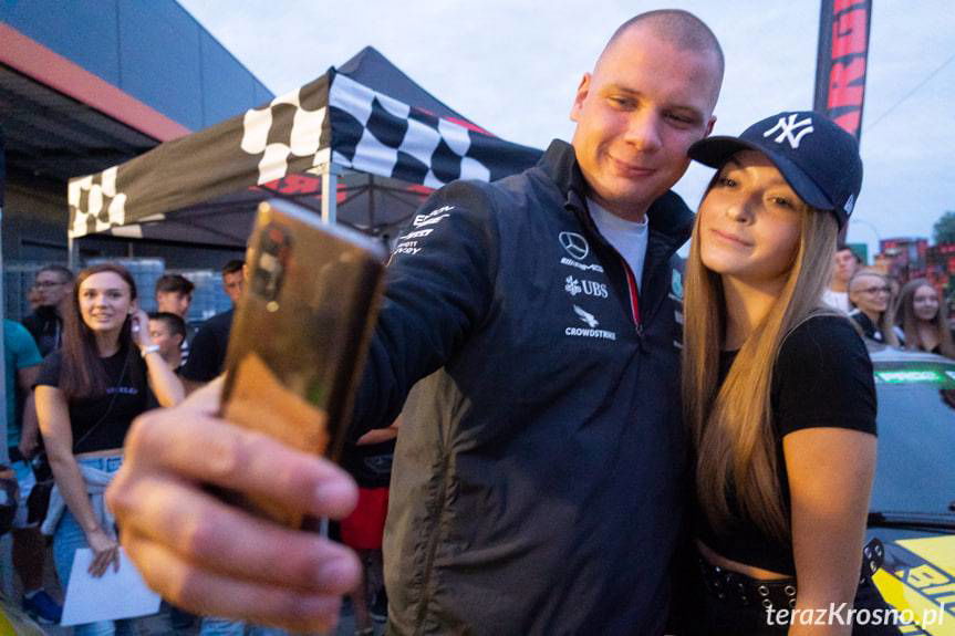 Królowa polskiego driftu i znany youtuber spotkali się z fanami motoryzacji