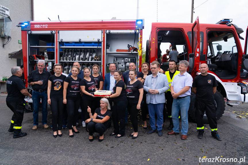 Żeglce przywitały nowy samochód strażaków