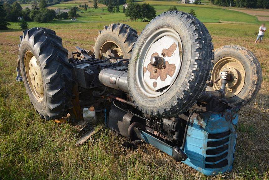 Piotrówka. Traktor przygniótł mężczyznę