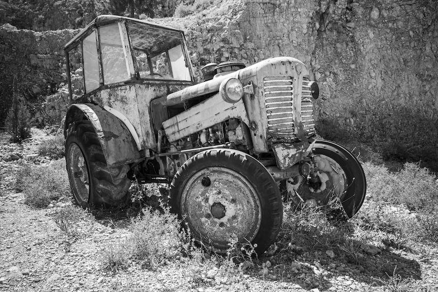 REGION. Nie żyje 53-latek przygnieciony przez ciągnik w Dzwonowej