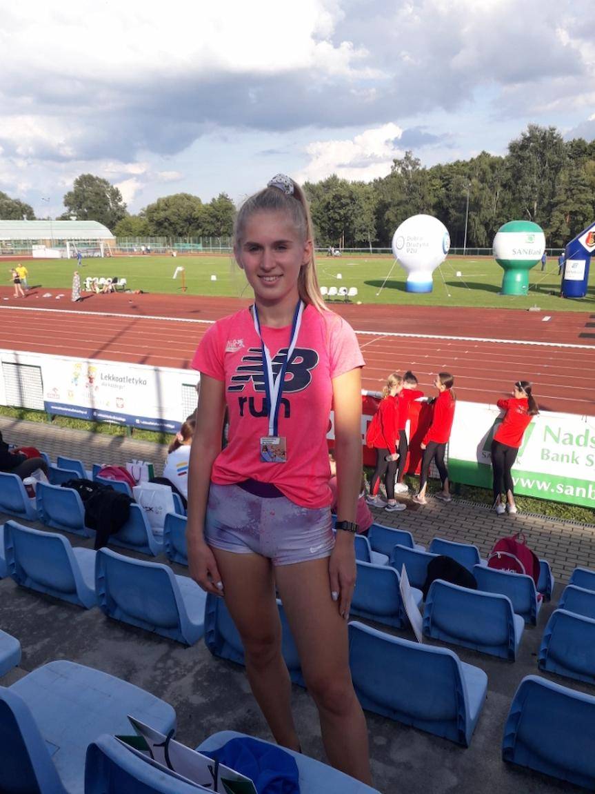 Medale młodych biegaczy z Krosna