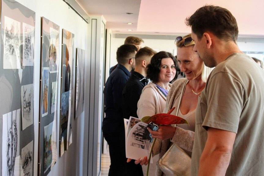 nasTroje w Krośnieńskiej Bibliotece Publicznej