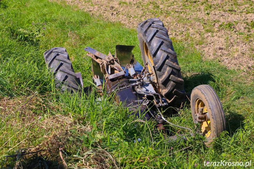 Tragiczny wypadek w Przybówce, nie żyje traktorzysta