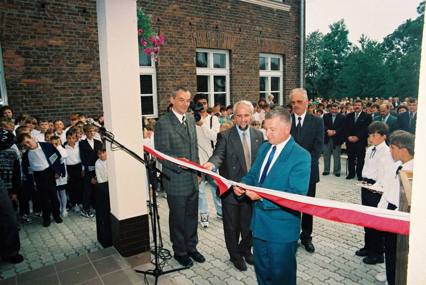 Uczniowie z Łęk Strzyżowskich w nowej szkole 