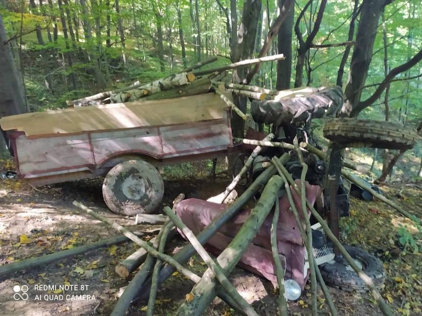 [REGION] Zginął w lesie w Wesołej przygnieciony przez ciągnik