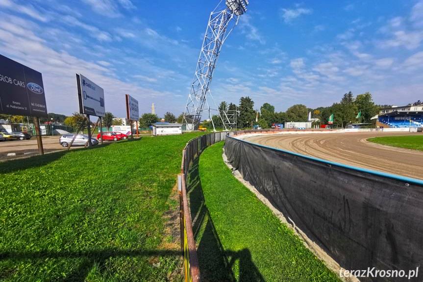 Przerwana sesja Rady Miasta. Co z kosztowną modernizacją stadionu w Krośnie? 