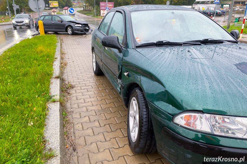 Kolizja audi i mitsubishi na Korczyńskiej