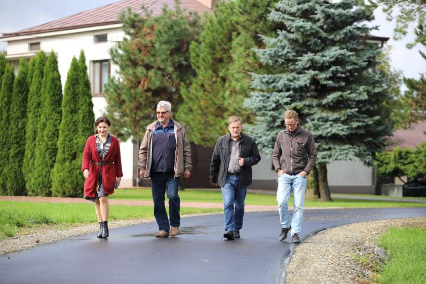 W Jaszczwi oddano do użytkowania wyremontowany odcinek drogi
