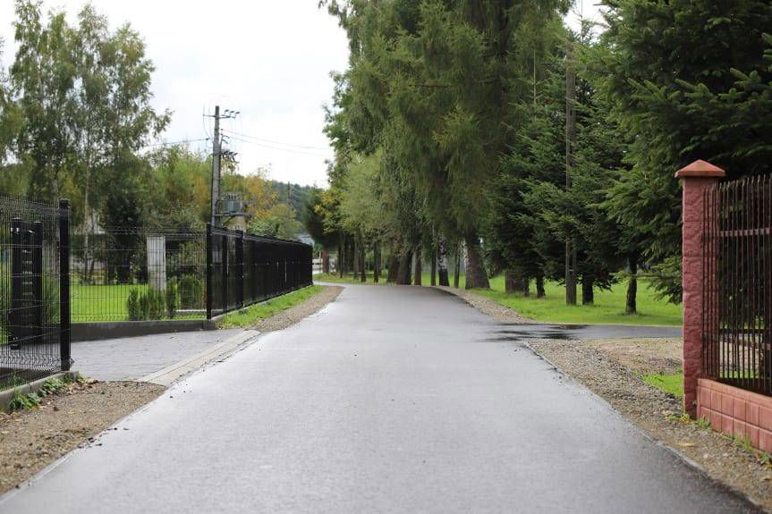 W Jaszczwi oddano do użytkowania wyremontowany odcinek drogi