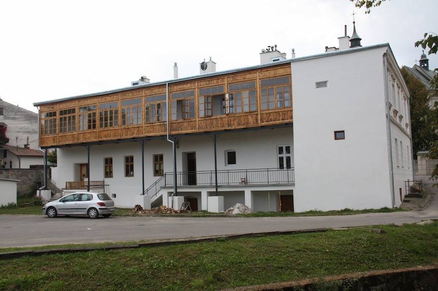 Elewacja kamienicy w Dukli odzyskała dawny blask