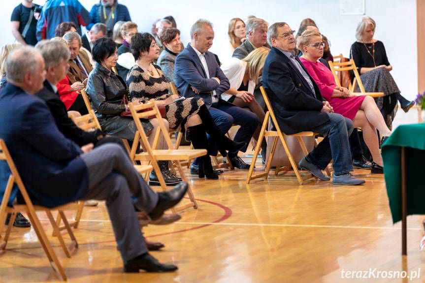 Stypendia od Stowarzyszenia Absolwentów I LO w Krośnie i wyjątkowa publikacja