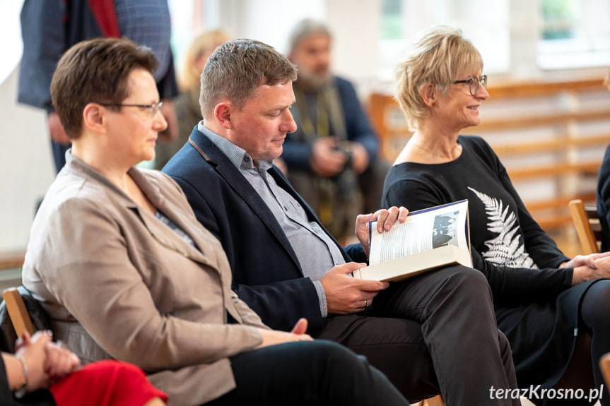 Stypendia od Stowarzyszenia Absolwentów I LO w Krośnie i wyjątkowa publikacja