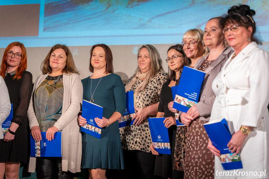 Starosta krośnieński nagrodził nauczycieli i wręczył stypendia