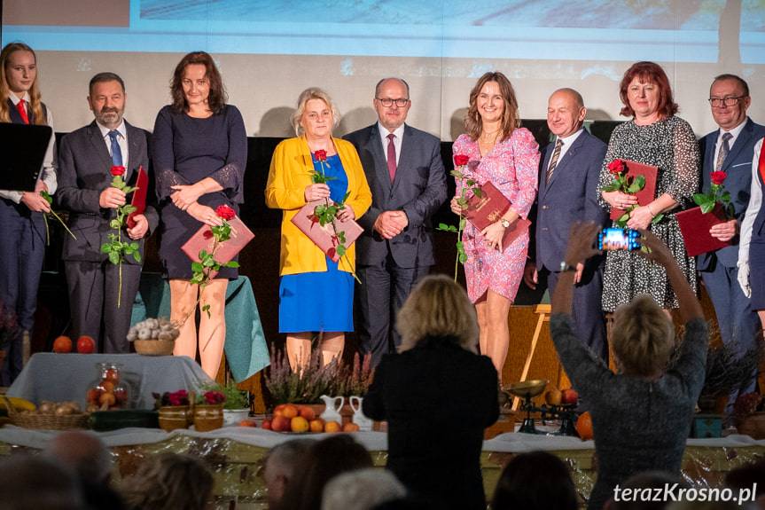 Starosta krośnieński nagrodził nauczycieli i wręczył stypendia