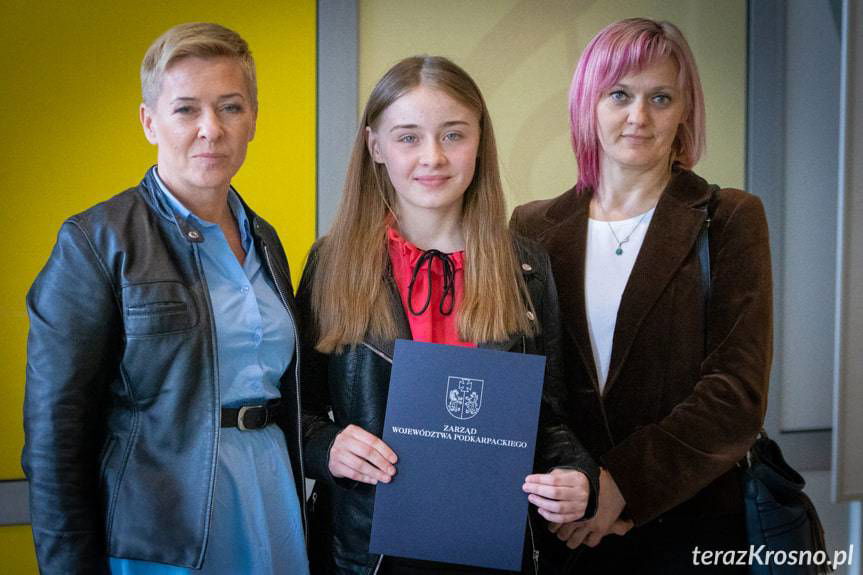 Najzdolniejsi uczniowie odebrali stypendia