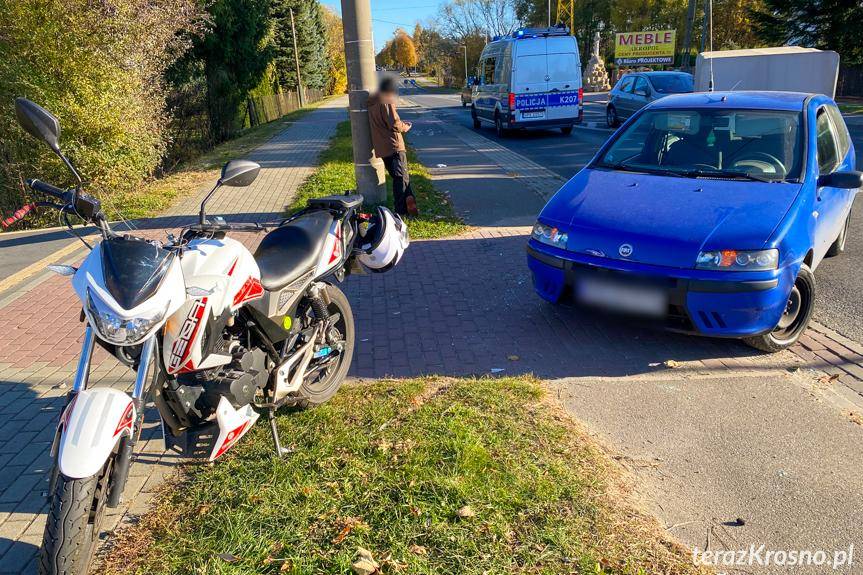 Zderzenie osobówki z jednośladem na Krakowskiej