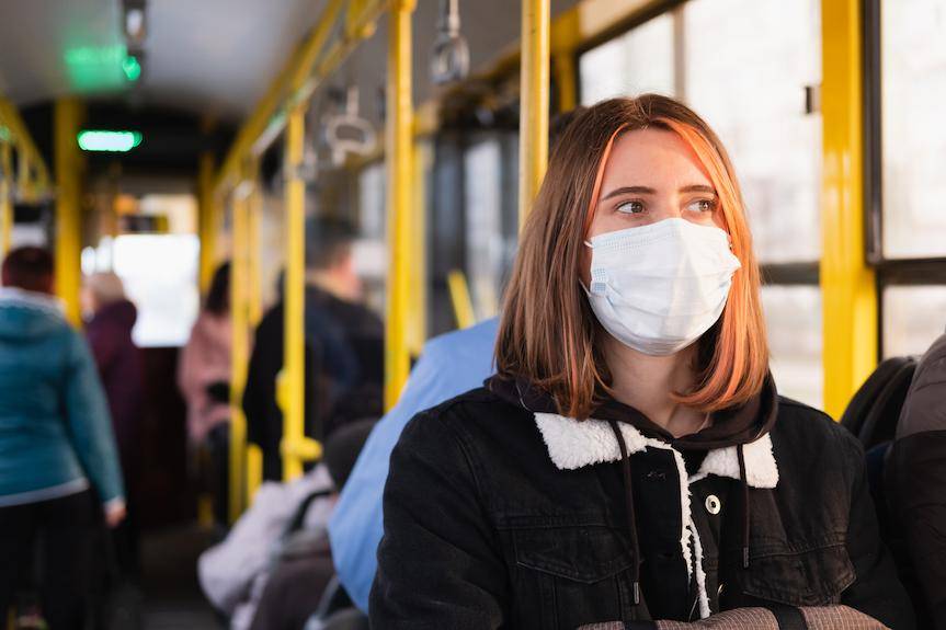 COVID-19. Kontrole w sklepach i autobusach
