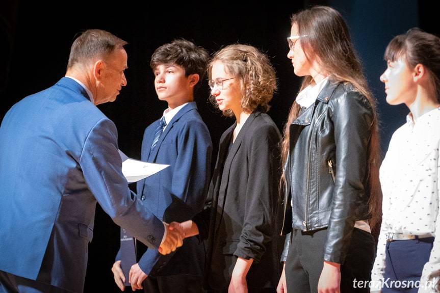 Stypendia dla uczniów od marszałka. Kto może je otrzymać?