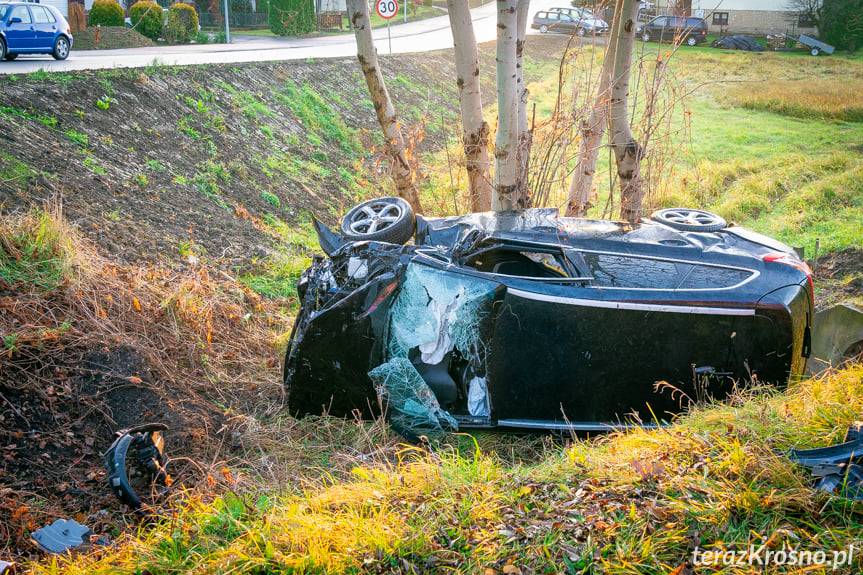 Zderzenie trzech samochodów na skrzyżowaniu w Krośnie