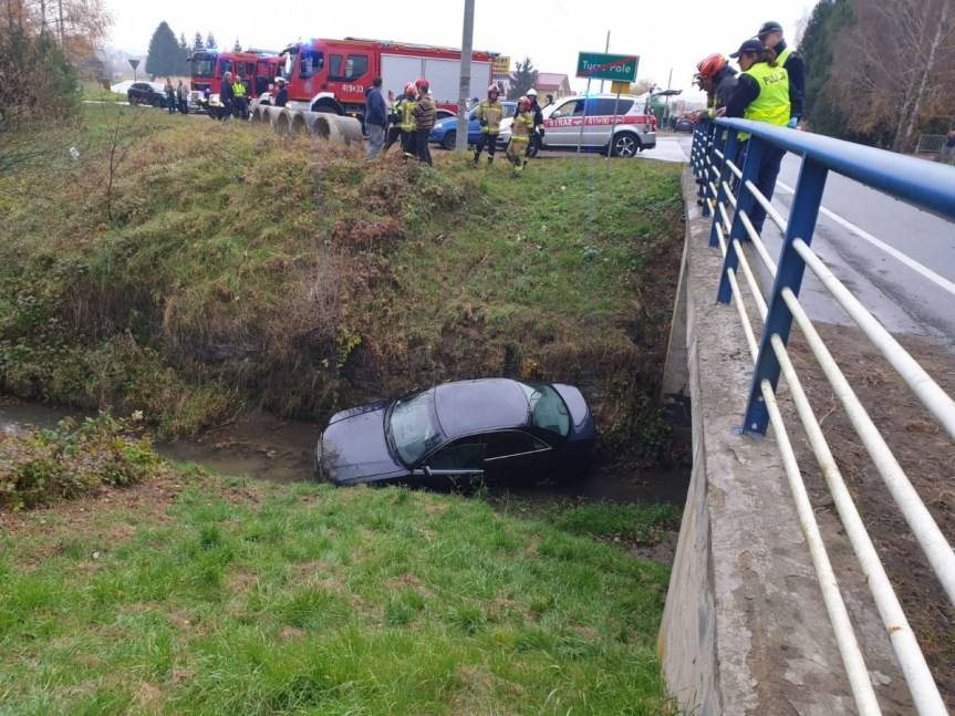 Kobieta wjechała samochodem do rzeki