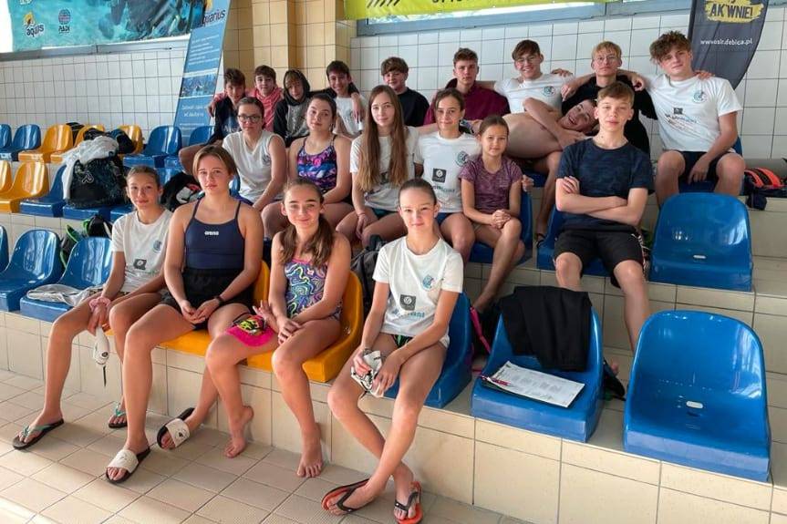 Sukcesy zawodników Swim2Win Krosno w miesiącu październiku