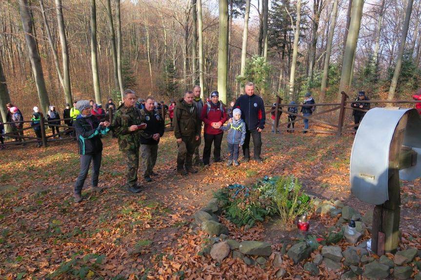 Rajd szlakiem leśnych cmentarzy - pamięci Ryśka "Mauzera"