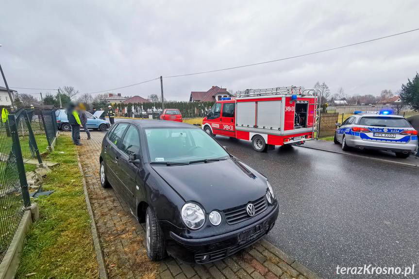 Dwie kolizje w Jedliczu. Trzy rozbite samochody