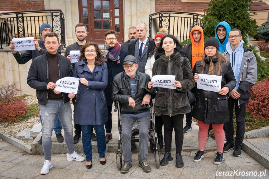 Krosno. Konferencja w obronie Ryszarda Holdmana przed sądem [FILM]