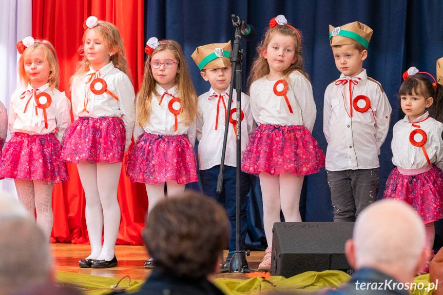 Przedszkolaki i uczniowie z Chorkówki dla Niepodległej [FILM]