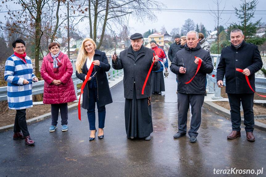 Ważny i oczekiwany. W Głowience otwarto wyremontowany most nad Lubatówką