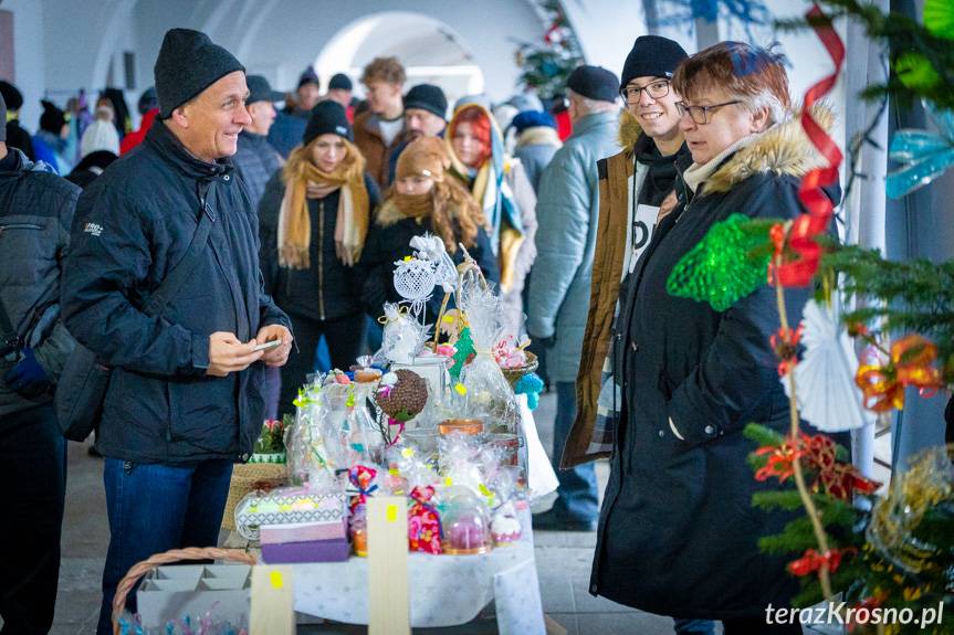 Jarmark Świąteczny w Krośnie. "Takich tłumów dawno nie było"