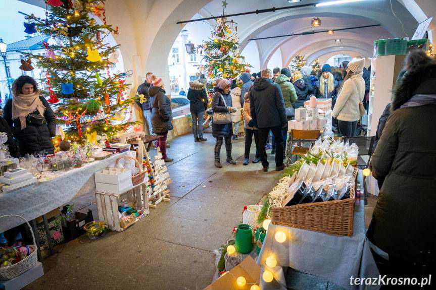 Jarmark Świąteczny w Krośnie. "Takich tłumów dawno nie było"