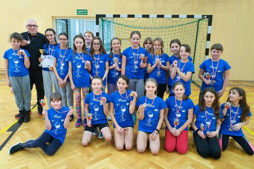 Złoto szczypiornistek UKS Handball Posada Górna