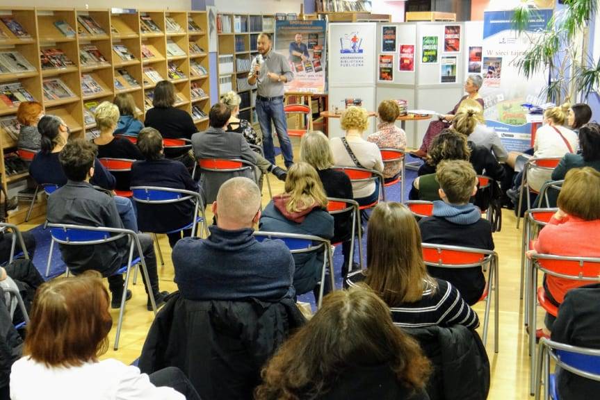 Wojciech Chmielarz w Krośnieńskiej Bibliotece Publicznej