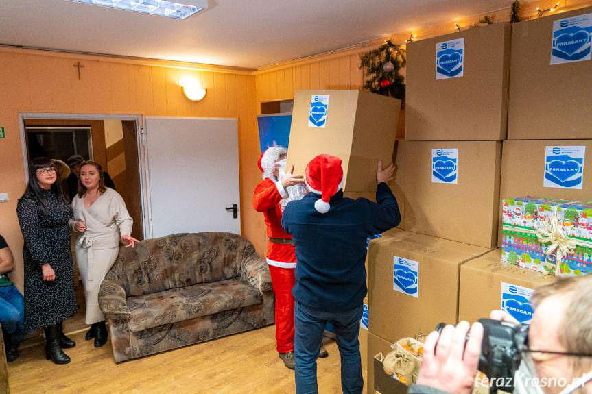 Wychowanków domu dziecka w Długiem odwiedził Mikołaj