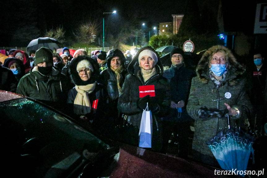 Protest przed biurem posła Piotra Babinetza w Krośnie
