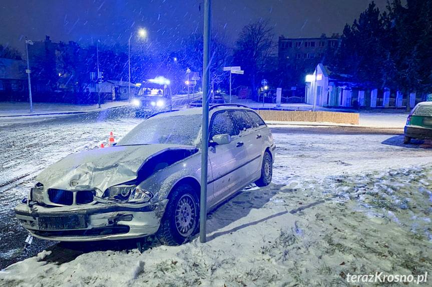 Zderzenie bmw i fiata na skrzyżowaniu w Krośnie