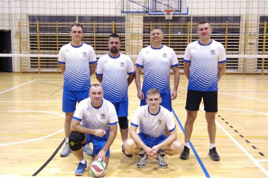 Policjanci na pierwszym miejscu podium