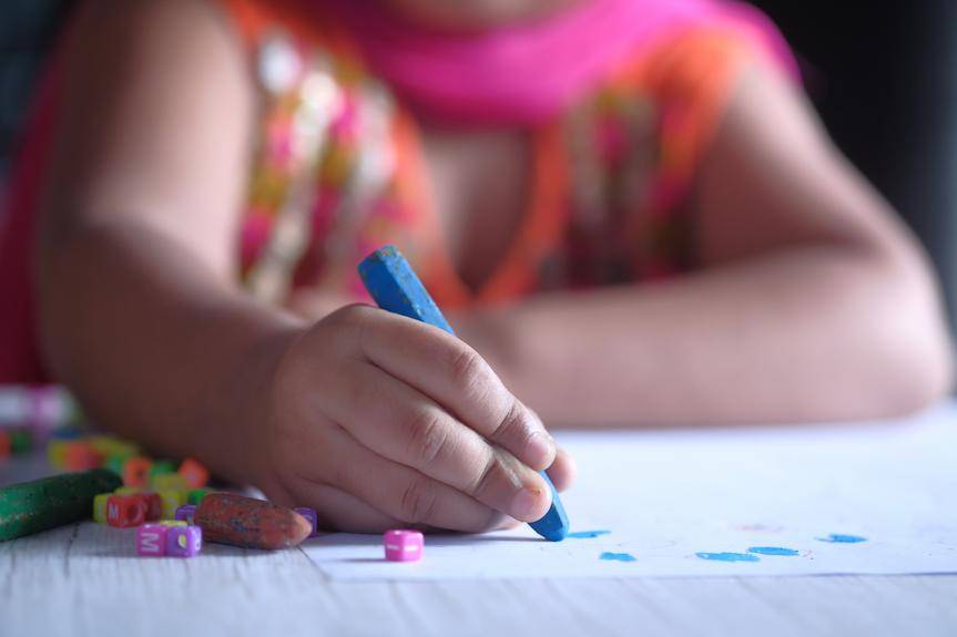 Nauka zdalna w szkołach. Kto może skorzystać z dodatkowego zasiłku opiekuńczego