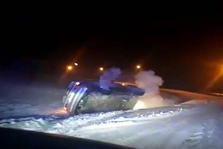 REGION. Pijany uciekał BMW przed policją. Szaleńczą jazdę zakończył w rowie