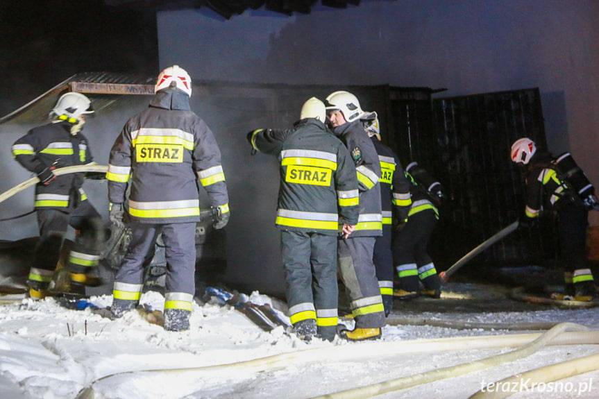 Pożar samochodu w Lubatowej