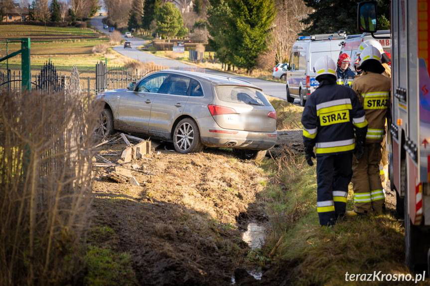 Kombornia. Uderzył samochodem w ogrodzenie
