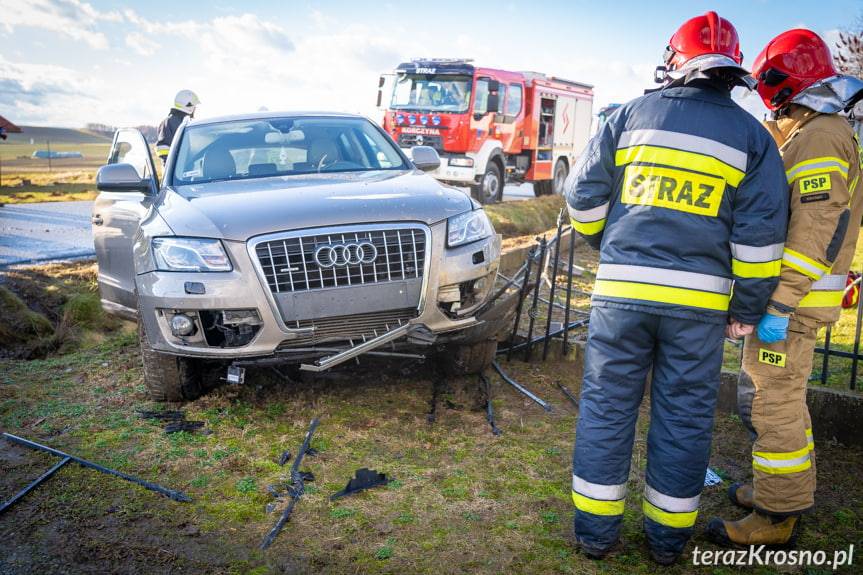 Kombornia. Uderzył samochodem w ogrodzenie