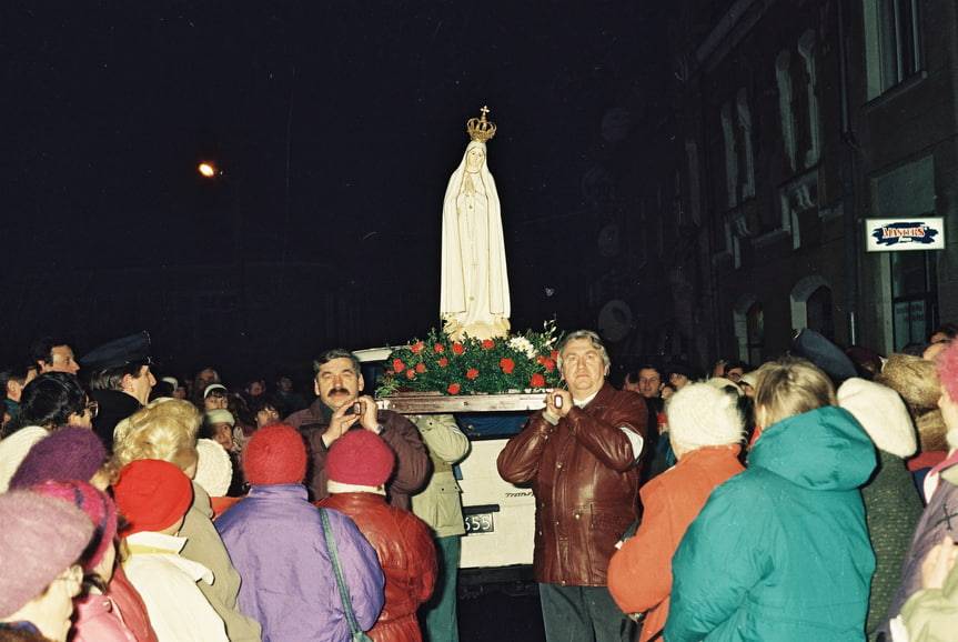 Figura Matki Boskiej Fatimskiej w Krośnie