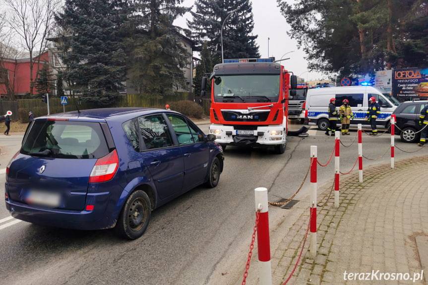 Zderzenie samochodów na skrzyżowaniu w Krośnie