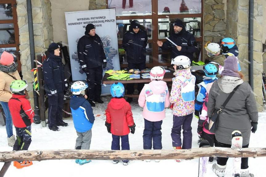 Policjanci na stoku narciarskim. Rozmawiali o bezpieczeństwie